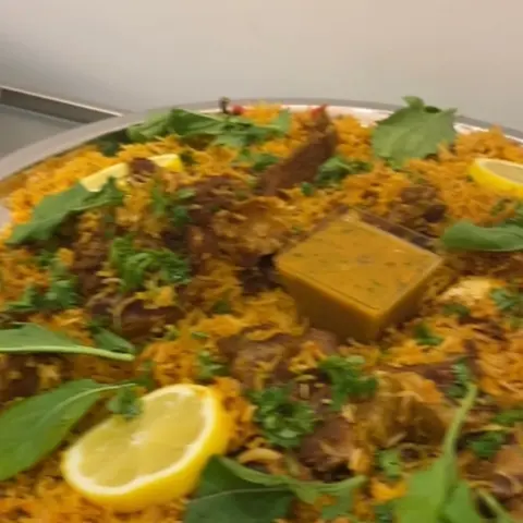 بخاري لحم او دجاج حسب الرغبة