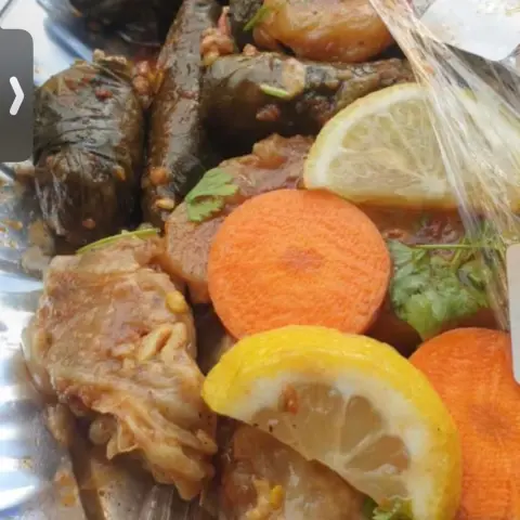 صحن مكس ورق عنب وملفوف