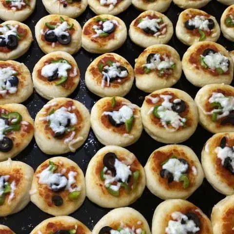 مني بيتزا ٣٥ قطعه ب ٥٠ ريال
