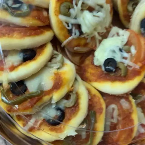 بيتزا بخلطه خاصة والعجينه قطنه
