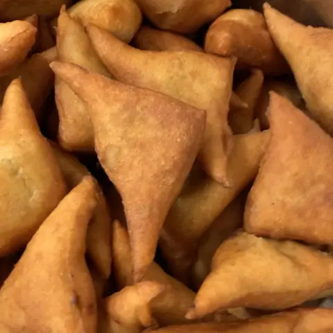 سمبوسة دجاج أولحم أوخضار حسب اختيارك