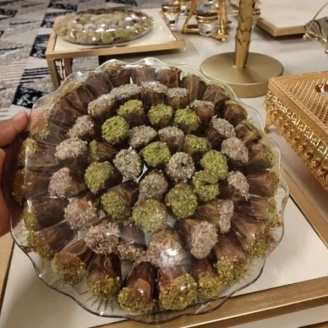 صحن التمر الكبير