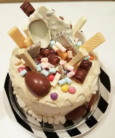 #thebeginingofeuphoria#euphoriacakesbysara#يوفورياكيك #البدايه #بدايةيوفورياكيك #كيكات_جدة #كيكات_جده #كيك #كيك_خاص #كيك_جدة