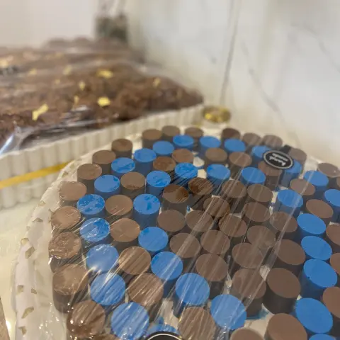 شوكلت مواليد صينيه وسط. بحشوات مختلفه