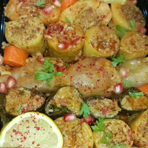 محاشي مشكله بطاطس وكوسه وبصل وورق عنب حجم كبير