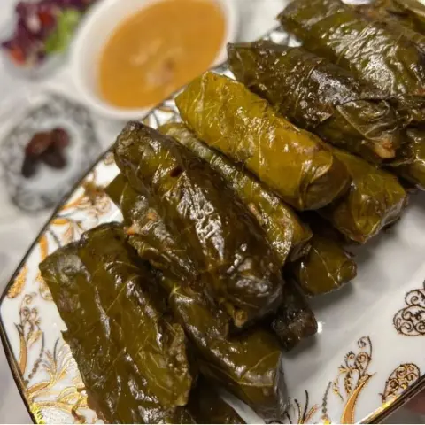 ورق عنب حمر او دبس الرمان