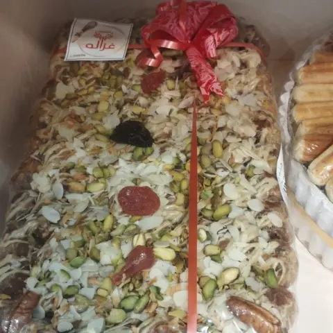 تمر محشي حجم كبير للمناسبات
