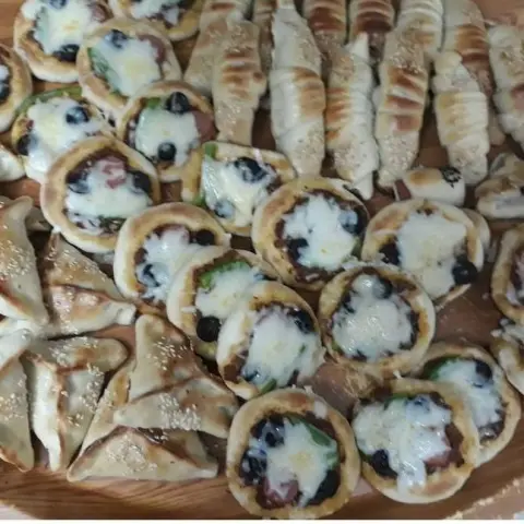 فطائر مشكله بيتزا حبات كروسوان سبانخ