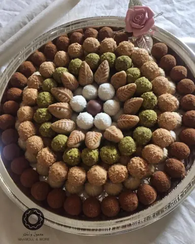 مساء النور معمولي اللذيذ الهش يرافقكم في مناسباتكم #معمول_فاخر #حلوياتي #تقديمات #توزيعات_زواج #حفلات #حلا_قهوة #معمول_فستق #معمول_مشكل