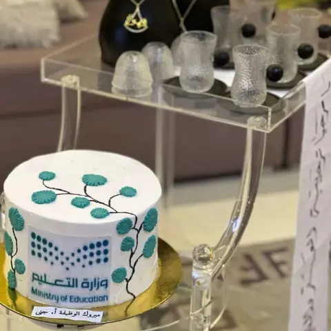 كيكات لجمييع المناسبات بحشوات متنوعه حسب الطلب