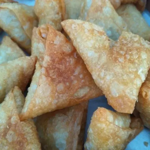 سمبوسه لحم طازه او جبنه او دجاج او خضار