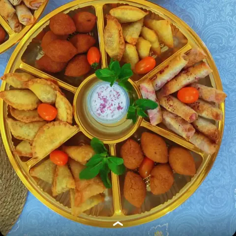 صينية مغليات طازجة الأنواع والحشوات (حسب الطلب )