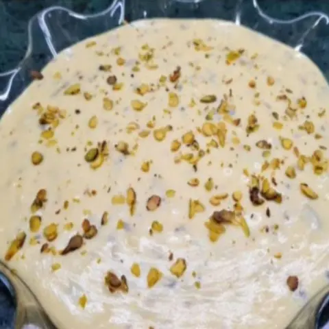 حلاوة لبنيه بالفستق وماء الورد
