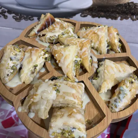 وربات القشطه 😍بالبف باستري 🌹 عشر قطع في الصحن🌹