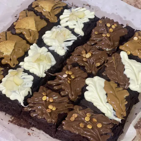 براونيز مشكل حجم وسط وحجم كبير على حسب الطلب✨