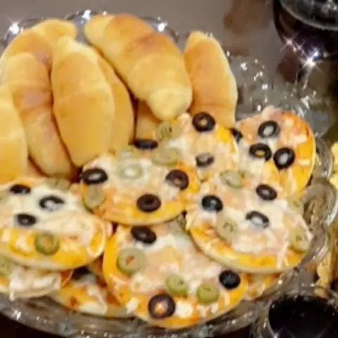 كروسان بيتزا حجم صغير