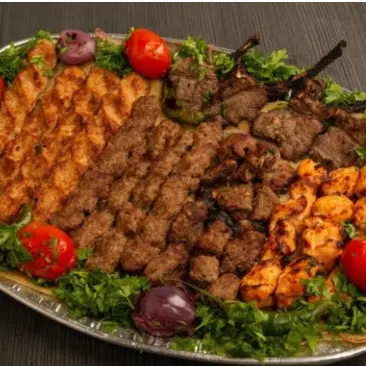 مشاوي نفر مع مقبلات