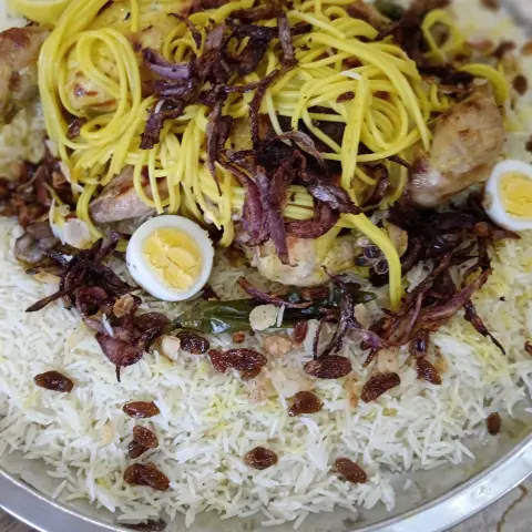 رز كوزي مع الدجاج واللحم والمكسرات