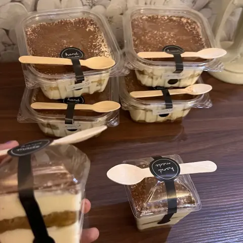 تراميسيو الطلب لايقل عن عشر كاسات صغيره ومتوسط الحشوات حسب الرغبه 🍧