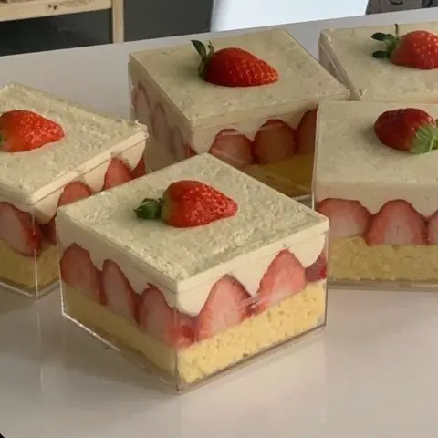 تراميسو فراوله🍓 العلب صغيره ووسط
