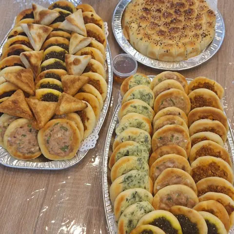 مناقيش