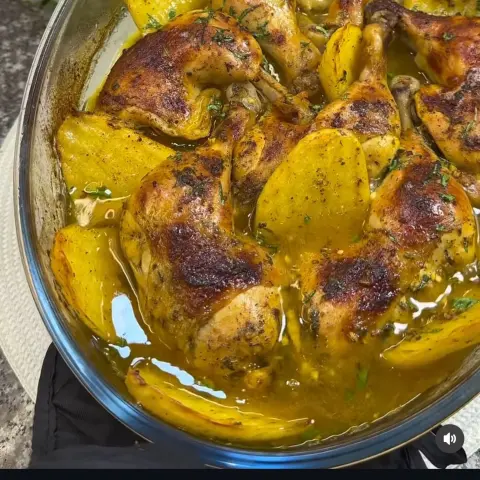 صينية دجاج مع البطاطس تنفع مع الرز الأبيض