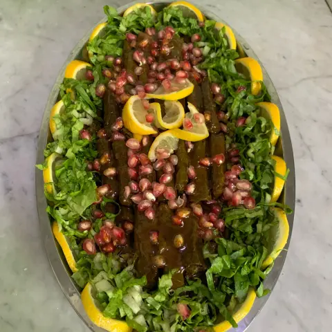 ورق عنب بالحامض وزيت الزيتون