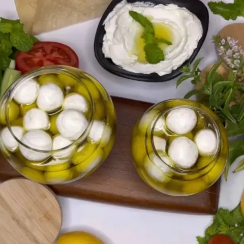 هنو متواجده لصحتكم لبنه ومربا👩‍🍳🤤