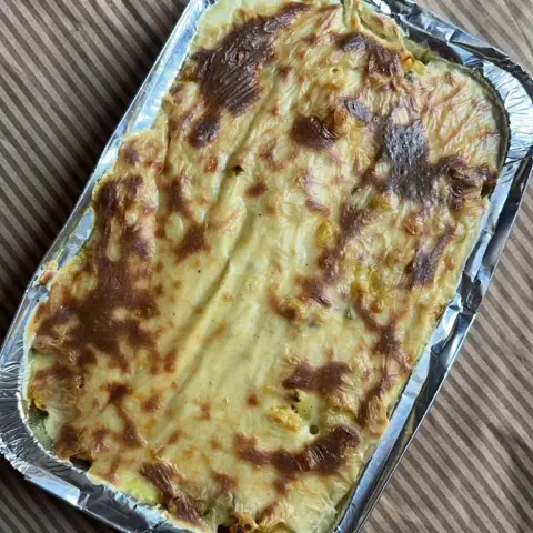 مكرونيه بشمل بدجاج كميه حلوه