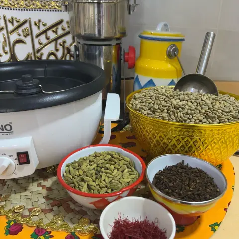 القهوه العربيه ساده ومخلوطه الاضافات حسب الرغبه