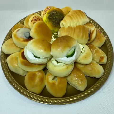 معجنات متنوعه زعتر سماق جبنه تونا دجاج