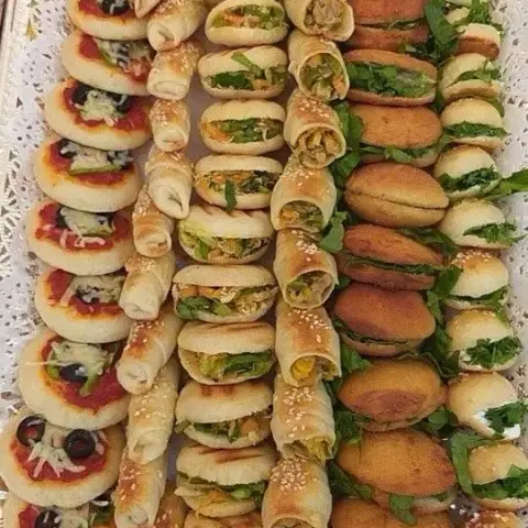 معجنات متنوعه صحن كبير مشكله