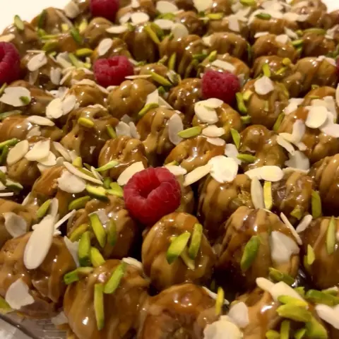 تمر محشي بالصوصات لاهل المدينه (خلي الضيافه علينا)