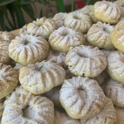 ١ كيلو من المعمول بالتمر
