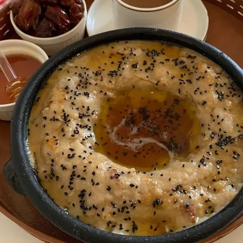 المعصوب اليمني بالعسل والسمسم