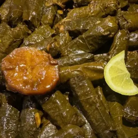 ورق عنب مع الصوص حار و حامض ٢٥ حبه ٢٥ ريال ٥٠ حبه ٤٥ ريال