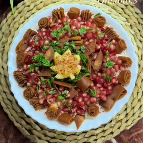 فتة ورق عنب علب صغيرة٤ ريال الحبة صحن ٣٠