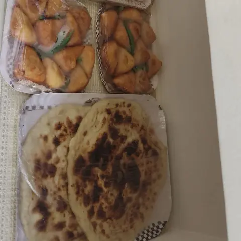 سمبوسه دجاج سمبوسه سعر الحبه(١ )﷼ خبز سعر الحبه (١٠)﷼