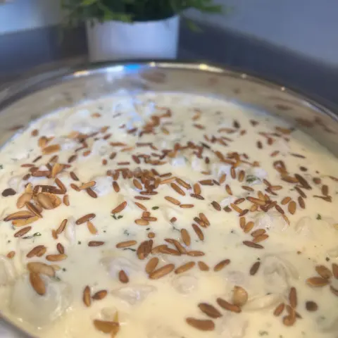 شيشبرك لبناني بالطعم الاصلي مزين بالصنوبر والكزبره