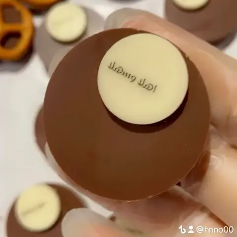 شوكلت بلجيكي بحشوات مميزه ولوقو ترحيبي