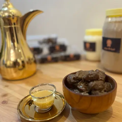 تمرة سويق : تمر خلاص مضافاً إليه سمن الغنم الطازج مع دخن و بعض الإضافات الطبيعية ، بدون إضافة السكر ، و هذا مايجعل المنتج طبيعي .