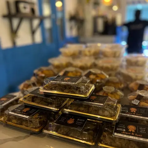 تمرة سويق : منتج طبيعي عبارة عن سمن غنم طازج مضافاً إليه الدخن و بعض الإضافات المنكّهة و بدون إضافة سكر .