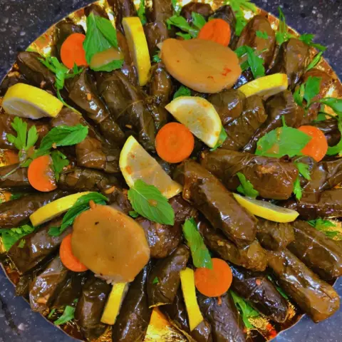 ورق عنب بدبس الرمان متوف السبايسي والعادي الحبه ريال ونص