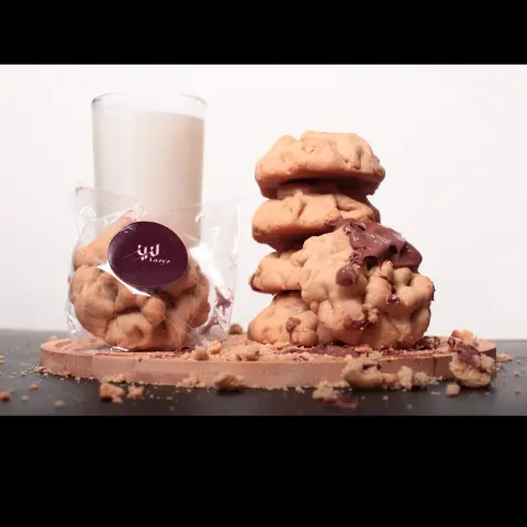“لزيز هو مشروع مختص بصناعة كوكيز فاخر يذوب بالفم، نخبزه بحُب ونوصله بنكهات تخلي الطعم لزيز… بكل ما تحمله الكلمة من معنى.”🤍