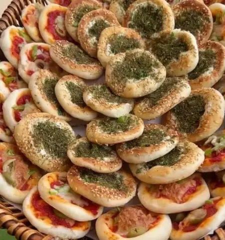 بيتزاء خضار ،بيتزاء زعتر قطنه ولذيذه وتجملكم في جمعاتكم وضيافتكم الشكل يتكلم