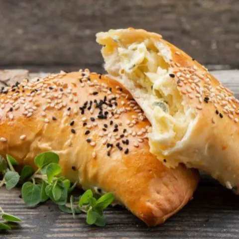 معجنات بالجبن لها طعم رهيب وحشوتها ممتازه