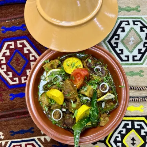 طاجين لحم خروف بالبطاطا و بهارات شمال أفريقية