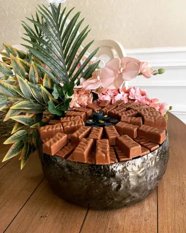 احب الناس الذوق(اروى)