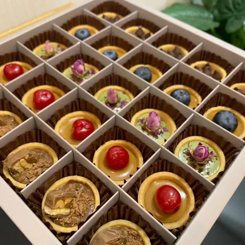 • • • #chocolate #choco #chocolatte #toptags #dessertlover #dessertstory #chocolab #chocolateaddict #instachocolate #sweet #chocolateheaven #chocolade #chocolateporn #chocolofver #instachoco #chocolovers #chocolatelove #chocolatelover #chocolove #dessertoftheday #sweetfood chocolates #foodpics #sweettooth#منوعه #حلا_سهل #تارت #مكه #مكه_الان