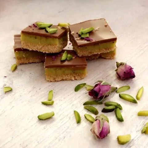 مكعبات الفستق اللذيذة #حلى_قهوة #tastyfood #فستق #حلى #شيف #كوفي
